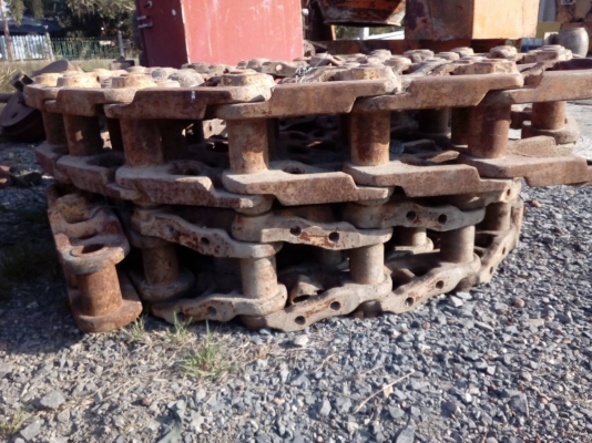 ขายโซ่มือสอง สภาพสวย ใส่ PC-200-1-2-3 และใส่ ฮิตาชิ EX-200-3 สภาพสวยมาก รูน้อต18มิล ยาว43ข้อ ขายคู่ละ 32,000 บาท มีสามคู่ครับ