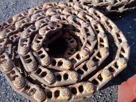 ขายโซ่มือสอง สภาพสวย ใส่ PC-200-1-2-3 และใส่ ฮิตาชิ EX-200-3 สภาพสวยมาก รูน้อต18มิล ยาว43ข้อ ขายคู่ละ 32,000 บาท มีสามคู่ครับ