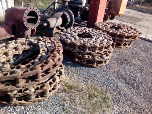 ขายโซ่มือสอง สภาพสวย ใส่ PC-200-1-2-3 และใส่ ฮิตาชิ EX-200-3 สภาพสวยมาก รูน้อต18มิล ยาว43ข้อ ขายคู่ละ 32,000 บาท มีสามคู่ครับ