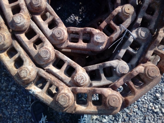 ขายโซ่มือสอง สภาพสวย ใส่ PC-200-1-2-3 และใส่ ฮิตาชิ EX-200-3 สภาพสวยมาก รูน้อต18มิล ยาว43ข้อ ขายคู่ละ 32,000 บาท มีสามคู่ครับ