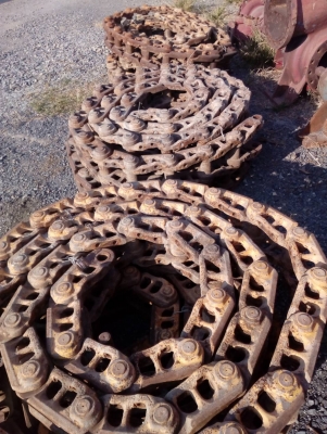 ขายโซ่มือสอง สภาพสวย ใส่ PC-200-1-2-3 และใส่ ฮิตาชิ EX-200-3 สภาพสวยมาก รูน้อต18มิล ยาว43ข้อ ขายคู่ละ 32,000 บาท มีสามคู่ครับ