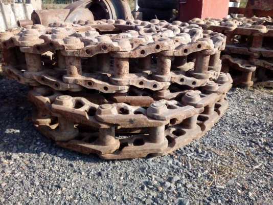 ขายโซ่มือสอง สภาพสวย ใส่ PC-200-1-2-3 และใส่ ฮิตาชิ EX-200-3 สภาพสวยมาก รูน้อต18มิล ยาว43ข้อ ขายคู่ละ 32,000 บาท มีสามคู่ครับ