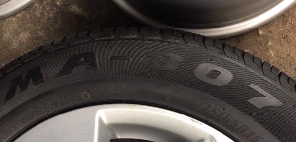 ยางป้ายแดง 175-65-15 Maxxis ปี 17 ยางป้ายแดง 175-65-15 Maxxis ปี 17