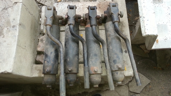 ขายกระบอกอัดนำมันไฮโดรลิค กระบอกละ 2,200