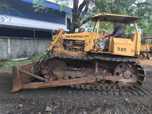 ขายรถแทรกเตอร์ CAT D4E ราคา.320,000 เกียร์ตัด 5 เกียร์ ตีนเป็ด ผานดันปรับระดับได้ รถใช้งานได้ ช่วงล้างพร้อมใช้ เครื่อง.43V แรง ฝาบาง เกียร์นิ้ม แถมเอกสารใบแจ้งจำหน่ายผู้ครอบครอง สนใจโทร 081-3531946 ต่อ.บางนา &amp; ไอร์ดีลาย รถอยู่ กทม