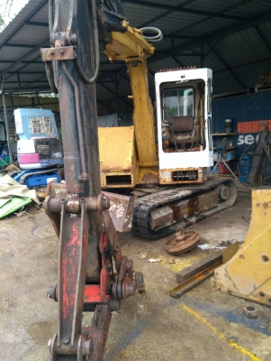 รถแบคโฮ MITSUBISHI MXR55 พร้อมหัวคีบ รถเก่านอกพึ่งนำเข้ามา ยังไม่เคยใช้งานในไทย เครื่องดี ปั๊มแรง โซ่หนา เอวแน่น สภาพดี พร้อมใช้งาน  มีเอกสารใบอินวอยซ์