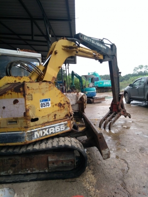 รถแบคโฮ MITSUBISHI MXR55 พร้อมหัวคีบ รถเก่านอกพึ่งนำเข้ามา ยังไม่เคยใช้งานในไทย เครื่องดี ปั๊มแรง โซ่หนา เอวแน่น สภาพดี พร้อมใช้งาน  มีเอกสารใบอินวอยซ์