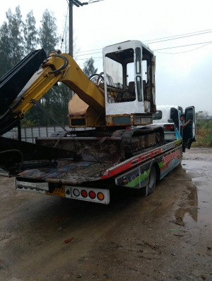 รถแบคโฮ MITSUBISHI MXR55 พร้อมหัวคีบ รถเก่านอกพึ่งนำเข้ามา ยังไม่เคยใช้งานในไทย เครื่องดี ปั๊มแรง โซ่หนา เอวแน่น สภาพดี พร้อมใช้งาน  มีเอกสารใบอินวอยซ์