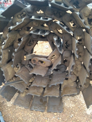 โซ่พร้อมใบแทรก PC200 ของเก่านอกพึ่งนำเข้ามา ยังไม่เคยใช้งานในไทย ใส่ KOBELCO MARK 2, 3, 5 ราคาคู่ละ 42,000 สภาพดี พร้อมใช้งาน