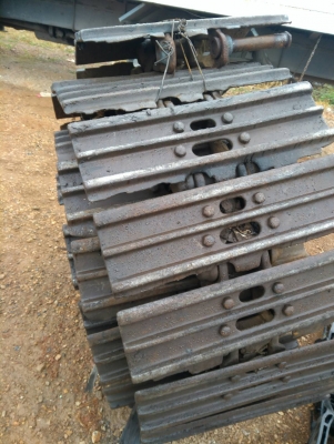 โซ่พร้อมใบแทรก PC200 ของเก่านอกพึ่งนำเข้ามา ยังไม่เคยใช้งานในไทย ใส่ KOBELCO MARK 2, 3, 5 ราคาคู่ละ 42,000 สภาพดี พร้อมใช้งาน