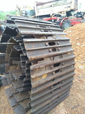 โซ่พร้อมใบแทรก PC200 ของเก่านอกพึ่งนำเข้ามา ยังไม่เคยใช้งานในไทย ใส่ KOBELCO MARK 2, 3, 5 ราคาคู่ละ 42,000 สภาพดี พร้อมใช้งาน