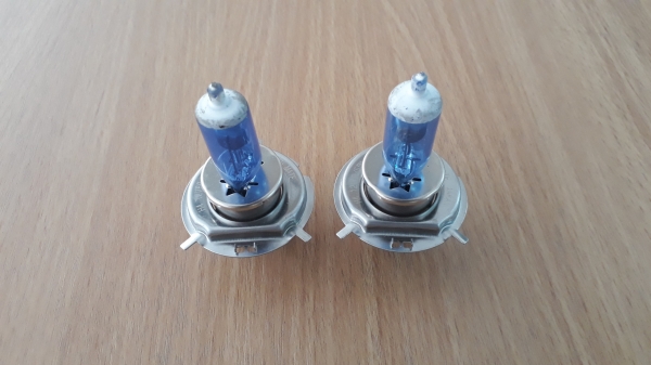 หลอดไฟหน้า H4 CAR MATE JAPAN 12V 60/55W