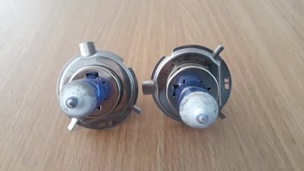 หลอดไฟหน้า H4 CAR MATE JAPAN 12V 60/55W