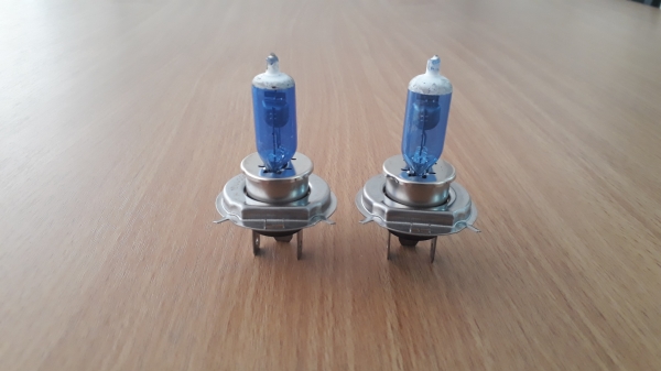 หลอดไฟหน้า H4 CAR MATE JAPAN 12V 60/55W