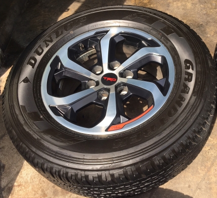 ล้อแม็กป้ายแดง TOYOTA REVO TRD ขอบ 17 พร้อมยาง Dunlop 265-65-17 ปี 16