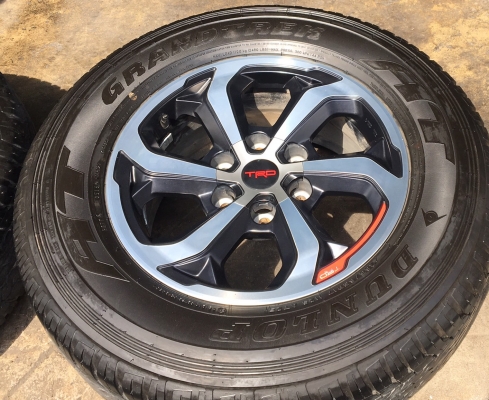 ล้อแม็กป้ายแดง TOYOTA REVO TRD ขอบ 17 พร้อมยาง Dunlop 265-65-17 ปี 16