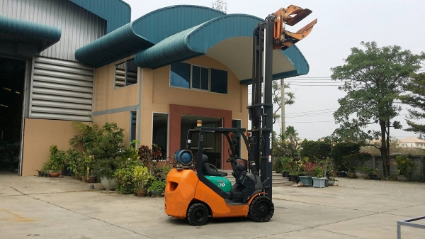 ถูกมาก!!! โฟล์คลิฟท์งาหนีบ คีบถังได้ (BALE CLAMP) มือสองญี่ปุ่น KOMATSU3ตัน รุ่น16 เสา4เมตร ชมเครื่องจักร โฟล์คลิฟท์ รอก นับ1,000รายการจากญี่ปุ่นwww.paholgroup.com