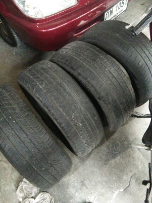 ขายยาง215 60 16มี4เส้นๆละ200