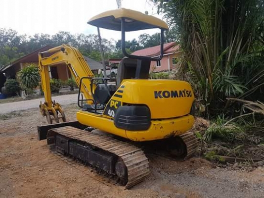 KOMATSU PC40-7 รถสภาพสวย พร้อมใช้งาน เล่มทะเบียนพร้อม มีหัวคีบและบุ้งกี๋ เครื่องดี ทำงานปกติ  ราคาต่อรองได้  0872976734
