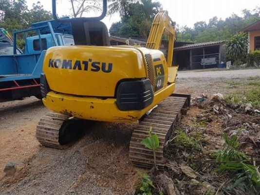 KOMATSU PC40-7 รถสภาพสวย พร้อมใช้งาน เล่มทะเบียนพร้อม มีหัวคีบและบุ้งกี๋ เครื่องดี ทำงานปกติ  ราคาต่อรองได้  0872976734
