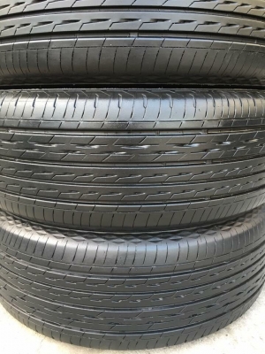 ยาง Bridgestone 215-60-16 ปลายปี 16 สภาพสวย