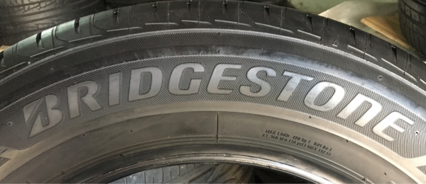 ยาง Bridgestone 215-60-16 ปลายปี 16 สภาพสวย ยาง Bridgestone 215-60-16 ปลายปี 16 สภาพสวย