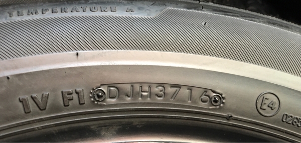 ยาง Bridgestone 215-60-16 ปลายปี 16 สภาพสวย ยาง Bridgestone 215-60-16 ปลายปี 16 สภาพสวย