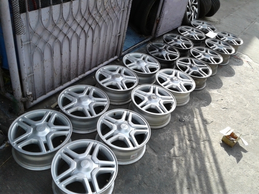 แม็ก New D-Max 1.9 ขอบ 16 สีบรอนส์ และ เทาดำ  สภาพสวยๆ ไม่คดไม่ดุ้ง ไม่เคยเก็บงาน มีรอยเล็กน้อย ราคา 4,500 บาท