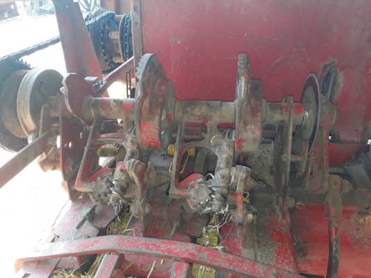 ขายด่วนเครื่องอัดฟาง นิวฮอลแลนด์ 276 สภาพพร้อมใช้