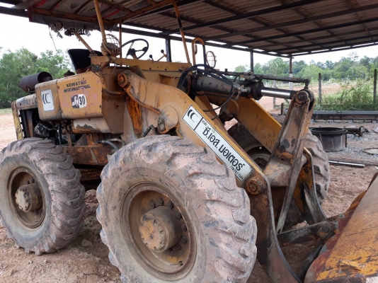 ขายรถตักมือสอง KOMATSU JH30B สนใจติดต่อคุณรัตนศักดิ์ 081-7621704