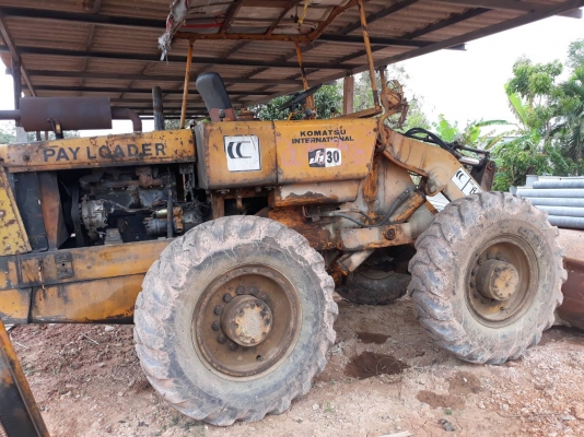 ขายรถตักมือสอง KOMATSU JH30B สนใจติดต่อคุณรัตนศักดิ์ 081-7621704