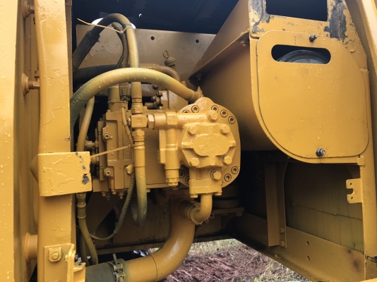 ขายรถแบคโค KOMATSU PC200-5 ซีเรี้ยล 50000 กว่า ราคา.650,000 ไฟฟ้าครบ เอวแน้น 90\% เปลี่ยนซิลกระบอกให้ใหม่หมด เฟรมสวย รถทำงานเร็ว เครื่อง ปั้มไม่มีโหลด เครื่อง ปั้ม แรง แอร์เย็น เก็บสีสวยๆทั้งคัน ภายในเก๋งสวย เฟรมสวย โซ้สะภาพ 80\% ลูเลอร์เต็ม มูมฮาร์มสวย รถพ