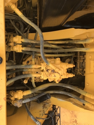 ขายรถแบคโค KOMATSU PC200-5 ซีเรี้ยล 50000 กว่า ราคา.650,000 ไฟฟ้าครบ เอวแน้น 90\% เปลี่ยนซิลกระบอกให้ใหม่หมด เฟรมสวย รถทำงานเร็ว เครื่อง ปั้มไม่มีโหลด เครื่อง ปั้ม แรง แอร์เย็น เก็บสีสวยๆทั้งคัน ภายในเก๋งสวย เฟรมสวย โซ้สะภาพ 80\% ลูเลอร์เต็ม มูมฮาร์มสวย รถพ