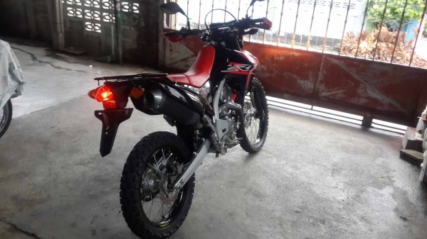 Honda crf 250 l ปี 2015 ตัวล่าสุด โช็คหน้า ล้อดำ โรงงาน วิ่ง 5 พันโลแท้ครับ