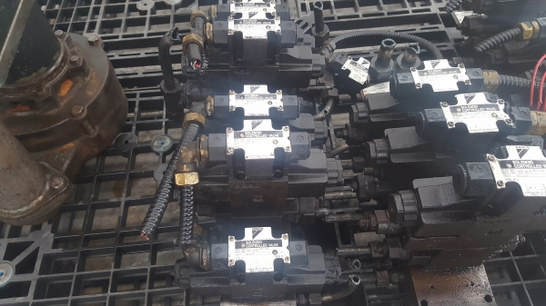 ขายโซลินอยด์วาล์วตัวละ 1,000 ชุดปั๊มพร้อมถัง 18,000 บาท มอเตอร์7.5 แรงม้าตัวละ 4,000 บาท