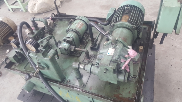 ขายโซลินอยด์วาล์วตัวละ 1,000 ชุดปั๊มพร้อมถัง 18,000 บาท มอเตอร์7.5 แรงม้าตัวละ 4,000 บาท