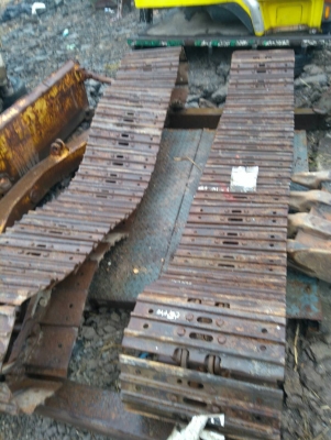 โซ่พร้อมใบแทรก ใส่ KOMATSU PC60 ของเก่านอกนำเข้า ยังไม่เคยใช้งานในไทย สภาพสวย พร้อมใช้