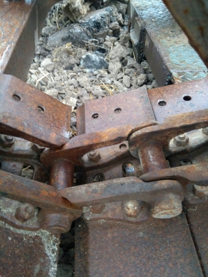 โซ่พร้อมใบแทรก ใส่ KOMATSU PC60 ของเก่านอกนำเข้า ยังไม่เคยใช้งานในไทย สภาพสวย พร้อมใช้