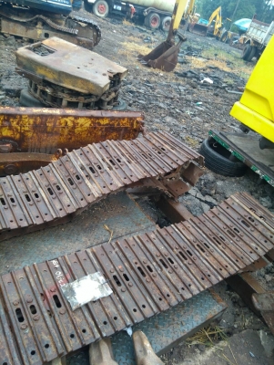 โซ่พร้อมใบแทรก ใส่ KOMATSU PC60 ของเก่านอกนำเข้า ยังไม่เคยใช้งานในไทย สภาพสวย พร้อมใช้