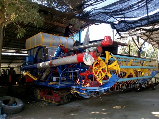 รถพร้อมใช้ครับ ขาย ศักดิ์พัฒนา  บิก 47 เสปค 10 ht hino ho7d +turbo ~ 230 แรง อุ้ม 2.2 ตัน เก็บงานเสร็จแล้ว พึ่งเกี่ยวข้าวได้100 ไร่ ข้าวหมดก่อน รถเยอะ