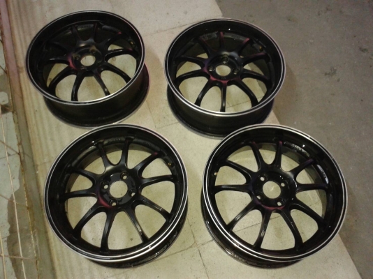 ขอบ17นิ้ว4รู100  ชุดนี้สมบูรณ์ พร้อมใช้  ราคา 3900 บาท