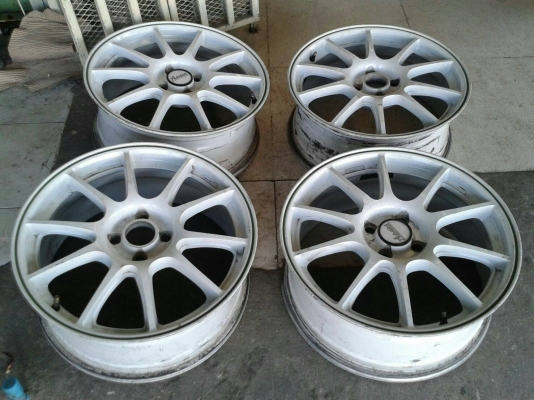 ล้อแม็กขอบ17นื้ว4รู100 ชุดนี้สมบูรณ์พร้อมใช้ ราคา 3900 บาท