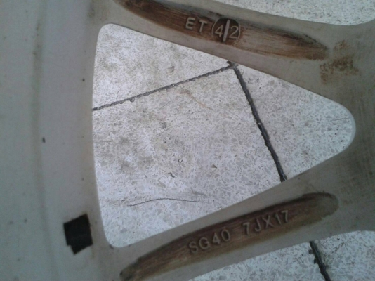 ล้อแม็กขอบ17นื้ว4รู100 ชุดนี้สมบูรณ์พร้อมใช้ ราคา 3900 บาท