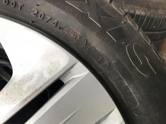 กะทะพร้อมยาง HONDA JAZZ ขอบ15 MAXXIS 175-65-15 ปี17 ชุดละ 4,400 บาท