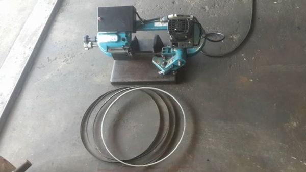 เลื่อยสายพาน 5" ขนาดพกพา ไฟบ้าน พร้อมใช้ 7000 บาท เลื่อยสายพาน 5" ขนาดพกพา ไฟบ้าน พร้อมใช้ 7000 บาท