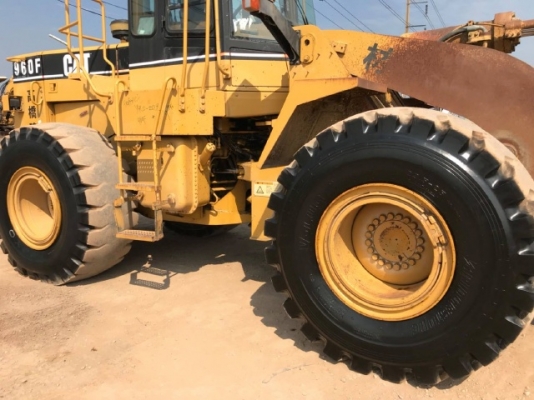 ขายรถตักล้อยาง CAT 960F รถนอกนำเข้าเองจากญี่ปุ่น สภาพสวยพร้อมใช้งาน มีVDOการทำงานครับ ขายรถตักล้อยาง CAT 960F รถนอกนำเข้าเองจากญี่ปุ่น สภาพสวยพร้อมใช้งาน มีVDOการทำงานครับ