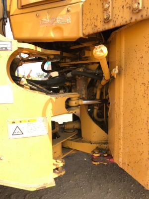 ขายรถตักล้อยาง CAT 960F รถนอกนำเข้าเองจากญี่ปุ่น สภาพสวยพร้อมใช้งาน มีVDOการทำงานครับ ขายรถตักล้อยาง CAT 960F รถนอกนำเข้าเองจากญี่ปุ่น สภาพสวยพร้อมใช้งาน มีVDOการทำงานครับ