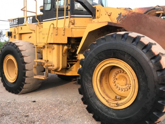 ขายรถตักล้อยาง CAT 960F รถนอกนำเข้าเองจากญี่ปุ่น สภาพสวยพร้อมใช้งาน มีVDOการทำงานครับ ขายรถตักล้อยาง CAT 960F รถนอกนำเข้าเองจากญี่ปุ่น สภาพสวยพร้อมใช้งาน มีVDOการทำงานครับ