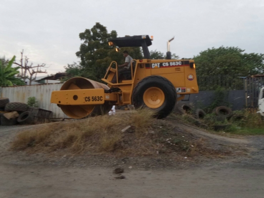 ขายรถบดสั่นสะเทือน CAT CS563-C ราคา 1,100,000 รถสวย 2 เพลา เล่มทะเบียน เครื่องแรง ปั้มดี ยางพร้อมใช้เก็บรายละเอียดใหม่หมด  ระบบการทำงานสมบูรณ์ สนใจรีบจองด่วนที่.081-3531946 ต่อ.บางนา &amp; ไอร์ดีลาย รถอยู่ กทม