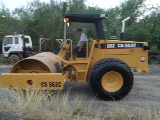 ขายรถบดสั่นสะเทือน CAT CS563-C ราคา 1,100,000 รถสวย 2 เพลา เล่มทะเบียน เครื่องแรง ปั้มดี ยางพร้อมใช้เก็บรายละเอียดใหม่หมด  ระบบการทำงานสมบูรณ์ สนใจรีบจองด่วนที่.081-3531946 ต่อ.บางนา &amp; ไอร์ดีลาย รถอยู่ กทม
